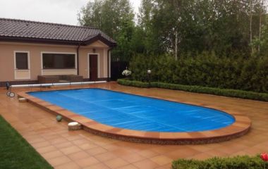 Солярна плівка - затишна ковдра для басейну