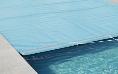 Чому накриття басейну теплозберігаючою плівкою – енергоефективне рішення?